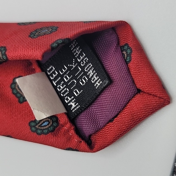Wilson's Red Paisley Men's Tie Made in USA - Picture 3 of 3